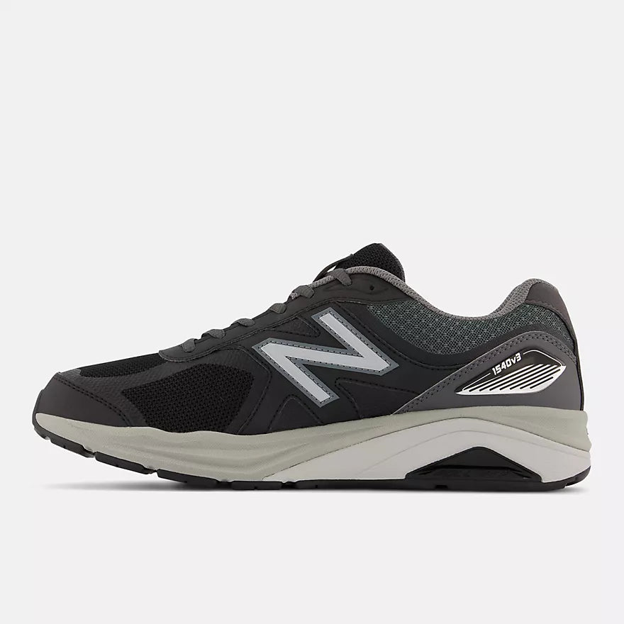 New Balance Men's 1540v3 Sneakers Black